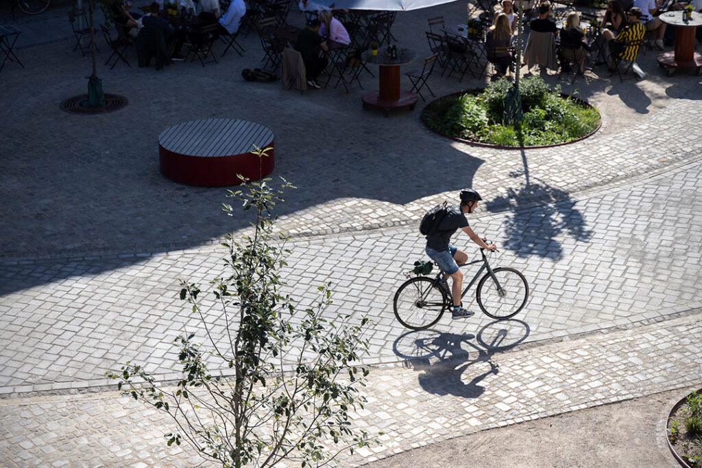 Byfornyelse på Fredens Torv i Aarhus hvor styrkefuger mellem brostenen er Lithomex styrkefuge L50